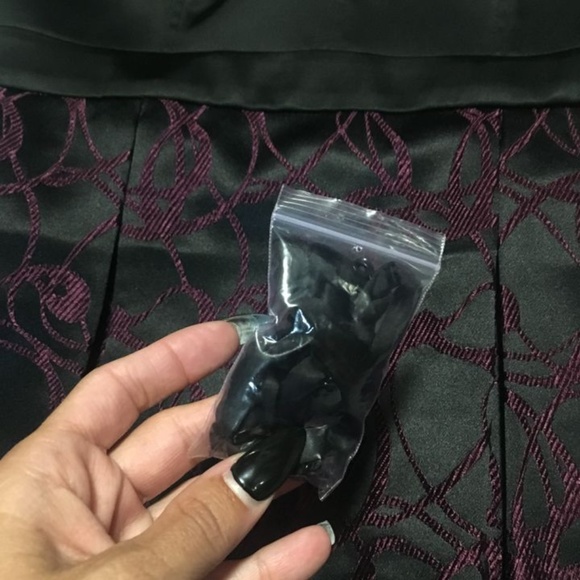 Le Chรขteau โฆ Pocketed Strapless Unworn Dress (M) - Picture 3 of 4